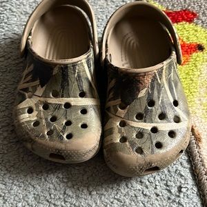 Toddler size 6-7 camo CROCS